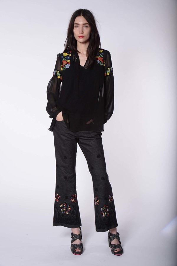 Họa tiết hoa lãng mạn và bay bổng "gây bão" trong mùa Cruise 2017 ảnh 8