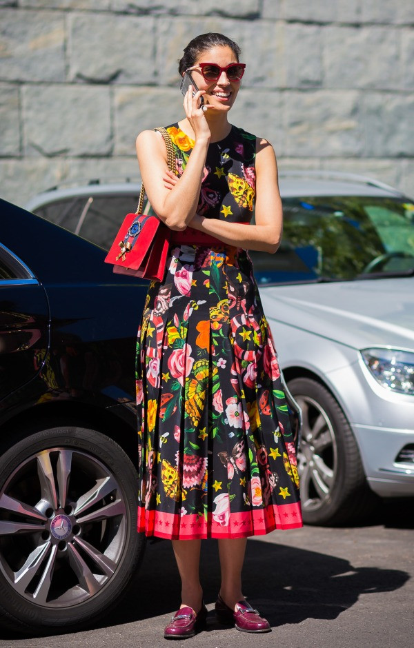 Họa tiết hoa lãng mạn và bay bổng "gây bão" trong mùa Cruise 2017 ảnh 11