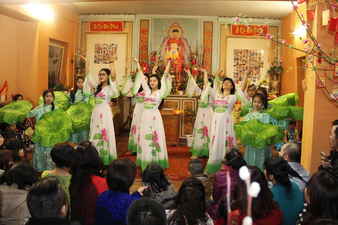 Bà con Phật tử tại Berlin đón Giao thừa tại Chùa Phổ Đà ảnh 1