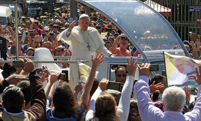 Hàng trăm nghìn giáo dân chào đón Giáo hoàng thăm Bolivia ảnh 1