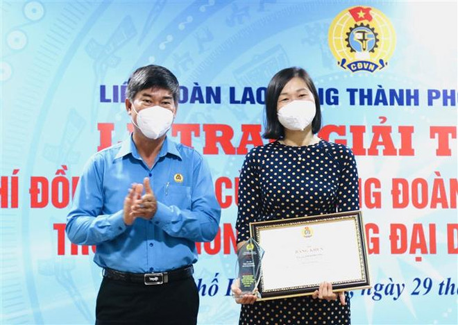 Trao 18 giải Báo chí đồng hành cùng công nhân TP.HCM phòng, chống dịch ảnh 3