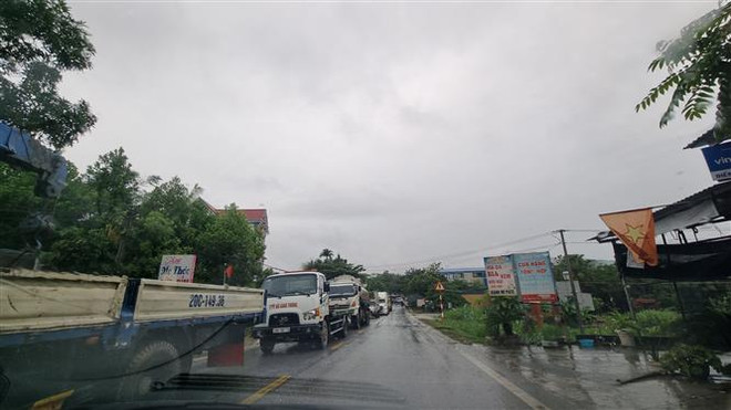 Tuyên Quang: Xe container đấu đầu xe tải, quốc lộ 2C ùn tắc kéo dài ảnh 2