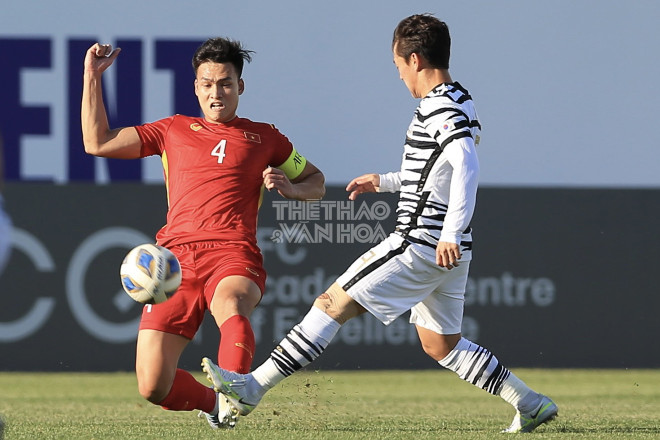 VCK U23 châu Á: Bùi Hoàng Việt Anh - Thủ lĩnh hàng thủ U23 Việt Nam ảnh 1