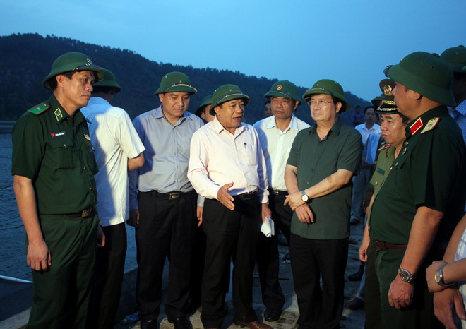 PTT Trịnh Đình Dũng kiểm tra phòng chống bão số 10 tại Nghệ An ảnh 1