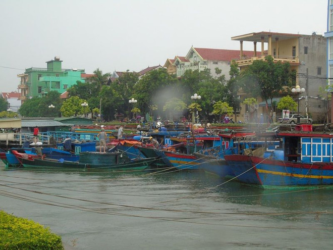 Diễn biến bão số 10: Mưa to gió lớn bắt đầu xuất hiện ở Quảng Bình ảnh 1