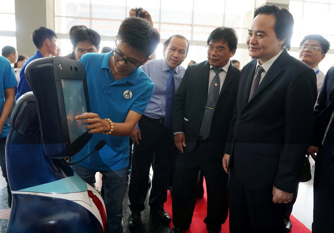 Bộ trưởng Giáo dục: Xây dựng nhà trường thích ứng với cách mạng 4.0 ảnh 1