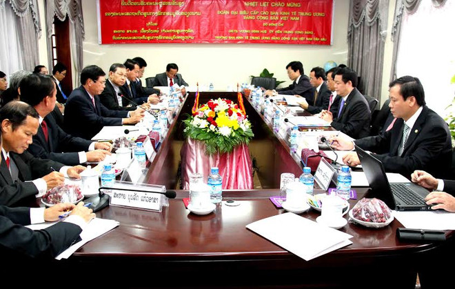 Đoàn cấp cao Ban Kinh tế Trung ương thăm và làm việc tại Lào ảnh 1