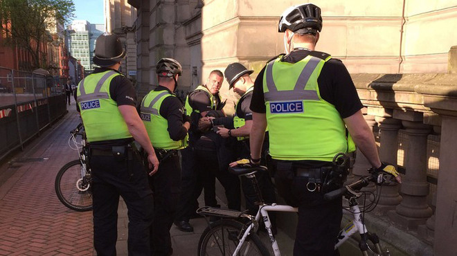 Vụ nổ bom ở Manchester: Cảnh sát Anh bắt giữ một đối tượng có vũ khí ảnh 1