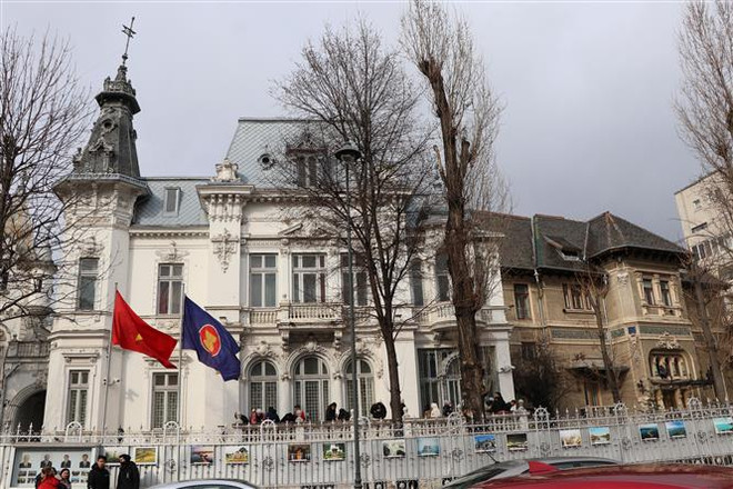 Tiếp tục dốc sức chuẩn bị cho chuyến bay đưa bà con từ Romania về nước ảnh 1