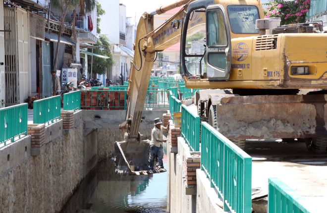 Các nhà thầu đẩy nhanh tiến độ thi công dự án, kênh Nhị Phước đoạn NP3, NP4. (Ảnh: Công Thử/TTXVN) phan rang-thap cham.jpg