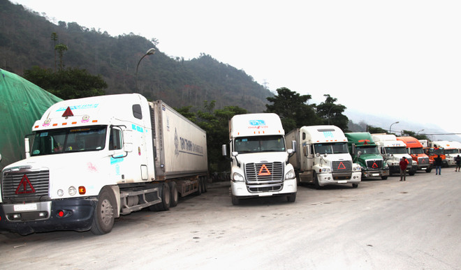 Hàng trăm xe container ùn tắc tại Cửa khẩu Quốc tế Thanh Thủy ảnh 1