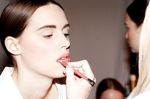 Một vài tuyệt chiêu giúp phái đẹp trang điểm mà như không trang điểm ảnh 2