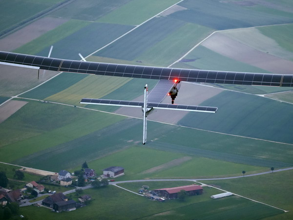 [Photo] Bay thử nghiệm máy bay sử dụng năng lượng Mặt Trời ảnh 2