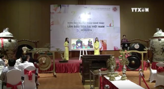 Phiên đấu giá nghệ thuật lần đầu tiên được tổ chức tại Việt Nam. Tiêu điểm cặp chóe 6 tỷ đồng tại phiên đấu giá nghệ thuật đầu tiên ảnh 1