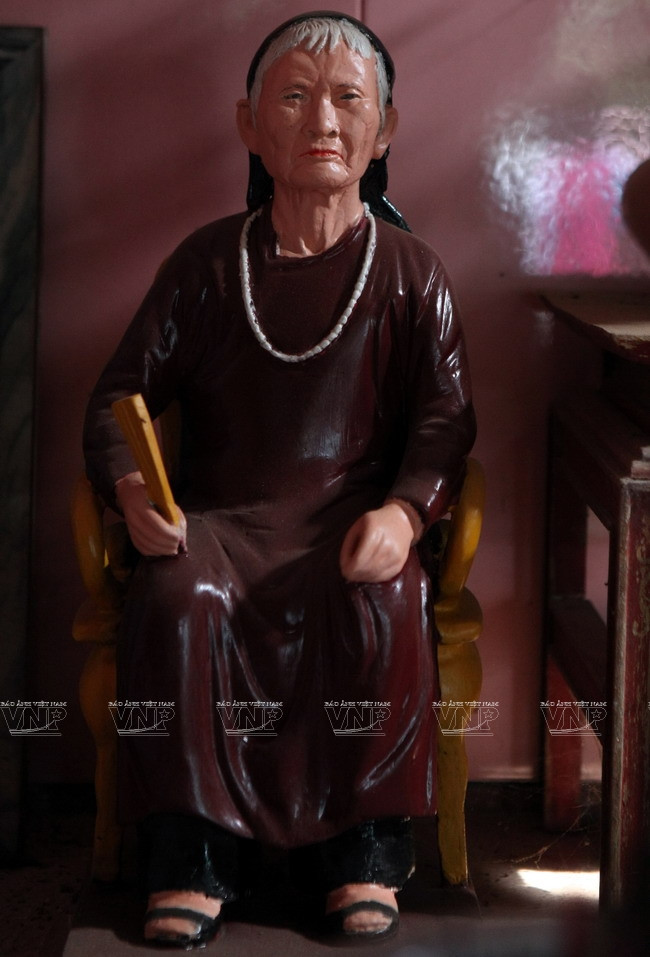 Gặp nghệ nhân tài hoa của làng nghề tạc tượng gỗ truyền thần ảnh 13