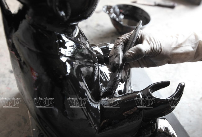 Gặp nghệ nhân tài hoa của làng nghề tạc tượng gỗ truyền thần ảnh 8