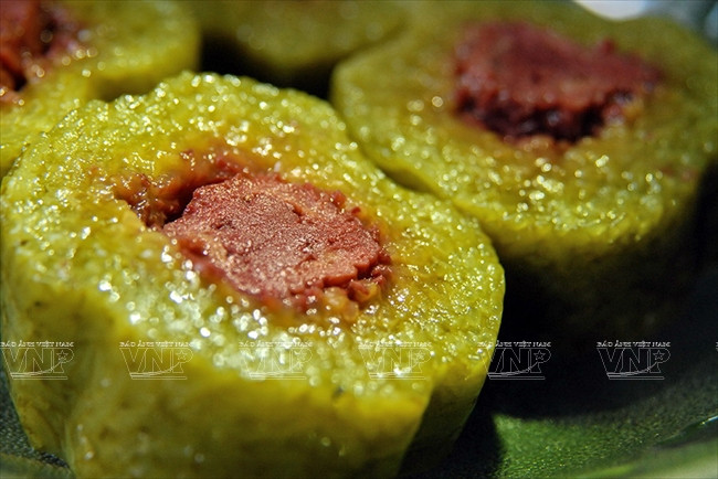 Tìm hiểu cách làm món bánh tét gia truyền của người dân Nam Bộ ảnh 10