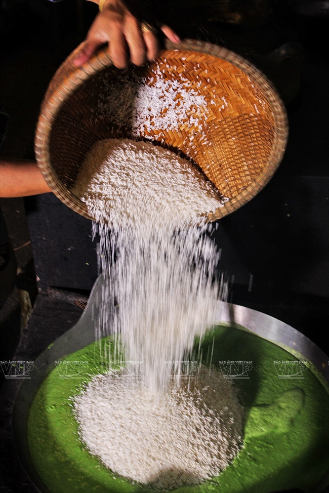 Tìm hiểu cách làm món bánh tét gia truyền của người dân Nam Bộ ảnh 3