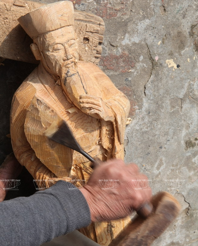 Gặp nghệ nhân tài hoa của làng nghề tạc tượng gỗ truyền thần ảnh 7