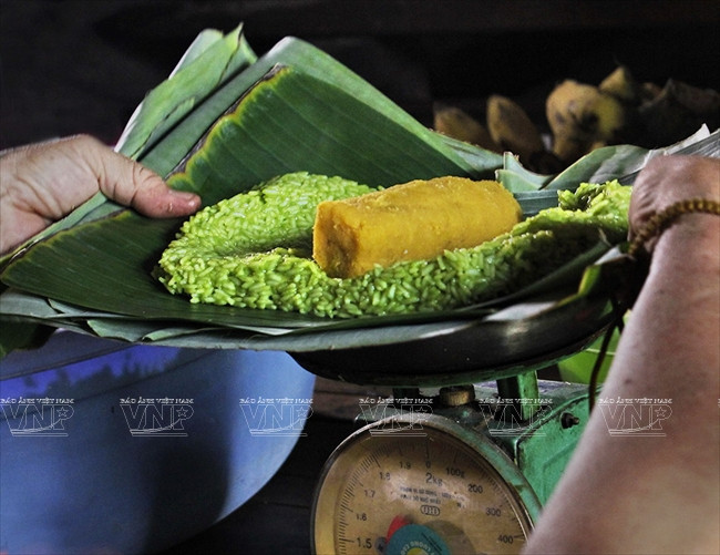 Tìm hiểu cách làm món bánh tét gia truyền của người dân Nam Bộ ảnh 5