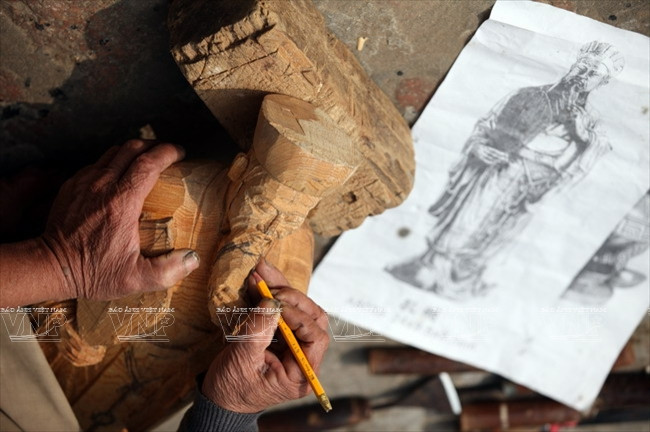 Gặp nghệ nhân tài hoa của làng nghề tạc tượng gỗ truyền thần ảnh 6
