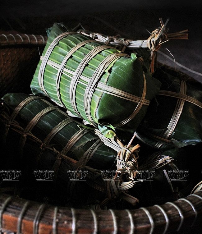 Tìm hiểu cách làm món bánh tét gia truyền của người dân Nam Bộ ảnh 7