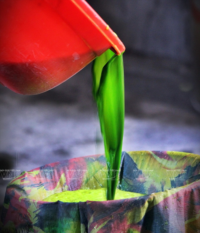 Tìm hiểu cách làm món bánh tét gia truyền của người dân Nam Bộ ảnh 2