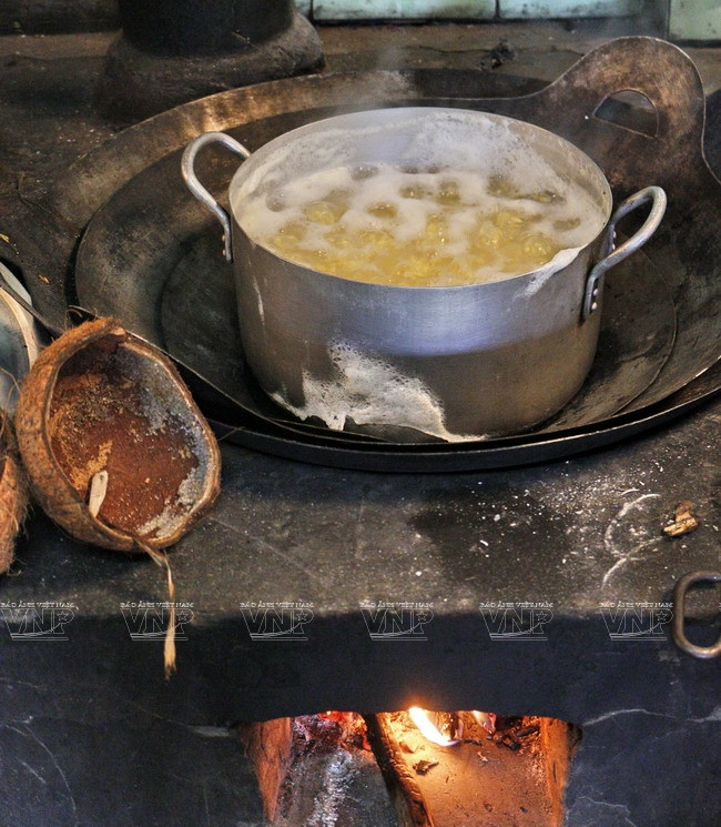 Tìm hiểu cách làm món bánh tét gia truyền của người dân Nam Bộ ảnh 8