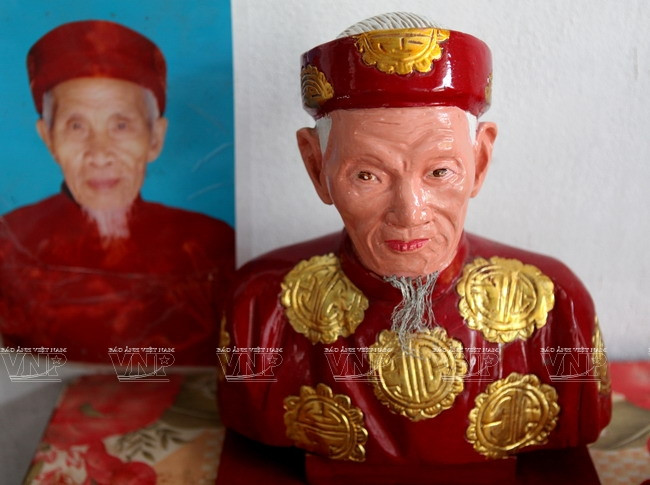 Gặp nghệ nhân tài hoa của làng nghề tạc tượng gỗ truyền thần ảnh 16