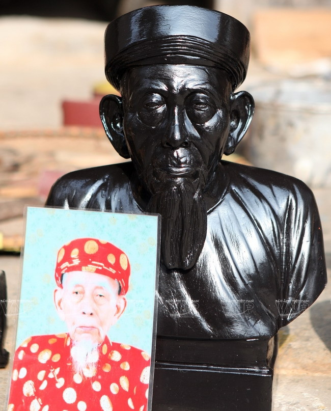 Gặp nghệ nhân tài hoa của làng nghề tạc tượng gỗ truyền thần ảnh 11