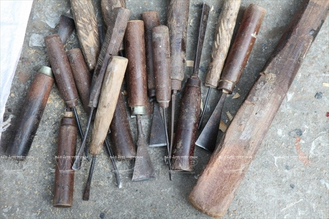 Gặp nghệ nhân tài hoa của làng nghề tạc tượng gỗ truyền thần ảnh 10