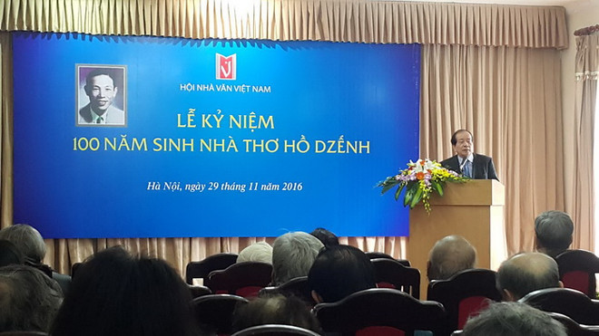 Nhà thơ Hữu Thỉnh, Chủ tịch Hội Nhà văn Việt Nam phát biểu tại lễ kỷ niệm. (Ảnh: Mỹ Bình/Vietnam+) Tọa đàm 100 năm Ngày sinh nhà thơ Hồ Dzếnh - một hồn thơ sâu lắng ảnh 1