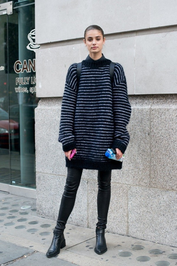 Kết hợp áo len khổ rộng và quần bó - Đơn giản mà sành điệu ảnh 2