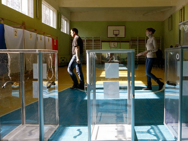 Crimea bắt đầu trưng cầu dân ý về quy chế tương lai ảnh 1