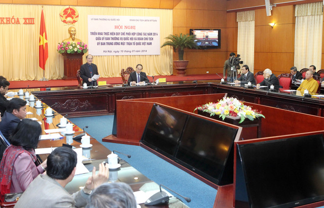 Quang cảnh hội nghị. (Ảnh: Nhan Sáng/TTXVN) Phối hợp đưa Hiến pháp mới đến các tầng lớp nhân dân ảnh 1