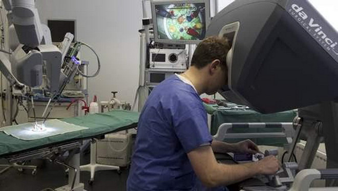 Bỉ lần đầu thực hiện thành công ca mổ tim cho trẻ em bằng robot ảnh 1