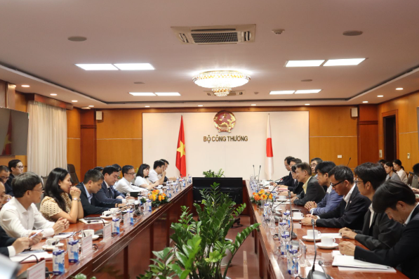 Quang cảnh buổi làm việc ngày 27/7 tại Bộ Công Thương. (Nguồn: Bộ Công Thương) Tăng cường hợp tác thương mại song phương Việt Nam-Nhật Bản ảnh 1