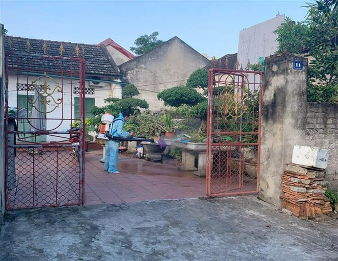 Ảnh minh họa. (Ảnh: Thùy Dung/TTXVN) Phun hóa chất diệt muỗi phòng, chống sốt xuất huyết ở Bà Rịa-Vũng Tàu ảnh 1