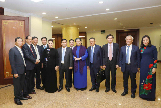 Hình ảnh lãnh đạo Đảng, Nhà nước với các đại biểu dự Hội nghị TW 8 ảnh 3