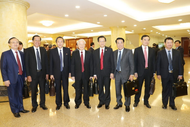 Hình ảnh lãnh đạo Đảng, Nhà nước với các đại biểu dự Hội nghị TW 8 ảnh 2