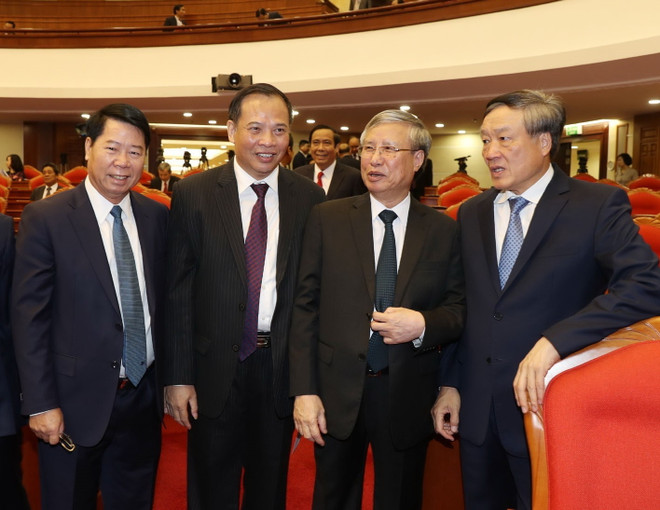 Hình ảnh lãnh đạo Đảng, Nhà nước với các đại biểu dự Hội nghị TW 8 ảnh 4