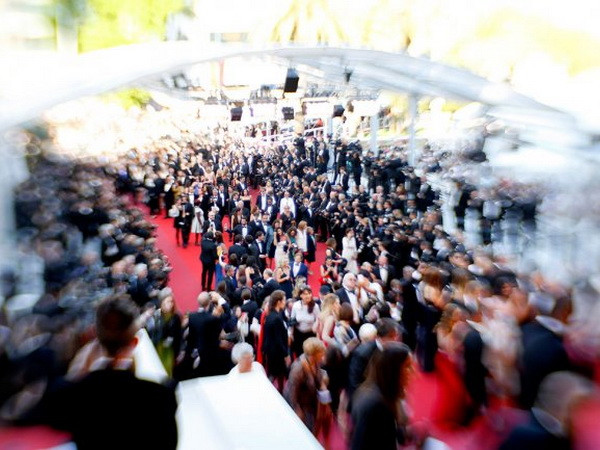 Gái bán hoa ra giá 620 USD cho dịch vụ “trải nghiệm bạn gái” ảnh 1