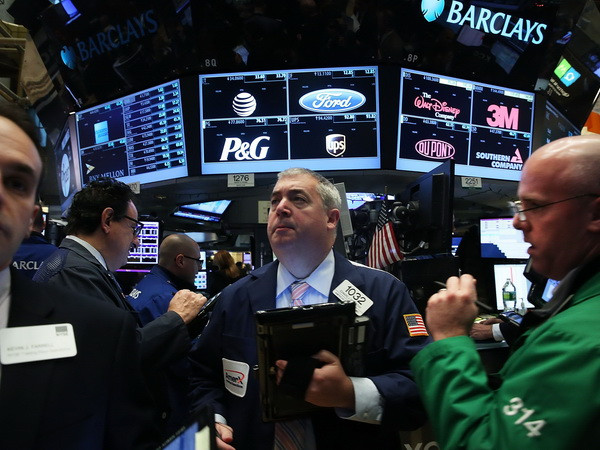 Phố Wall đỏ sàn bất chấp đà tăng của nhóm cổ phiếu bán lẻ ảnh 1