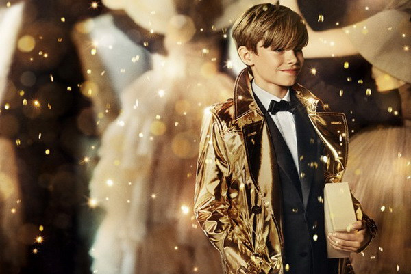 Bộ sưu tập Burberry Tết: Vàng son phú quý, an khang thịnh vượng ảnh 1
