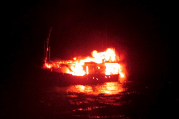 Ấn Độ nghi chiếc tàu Pakistan tự kích nổ là của khủng bố ảnh 1