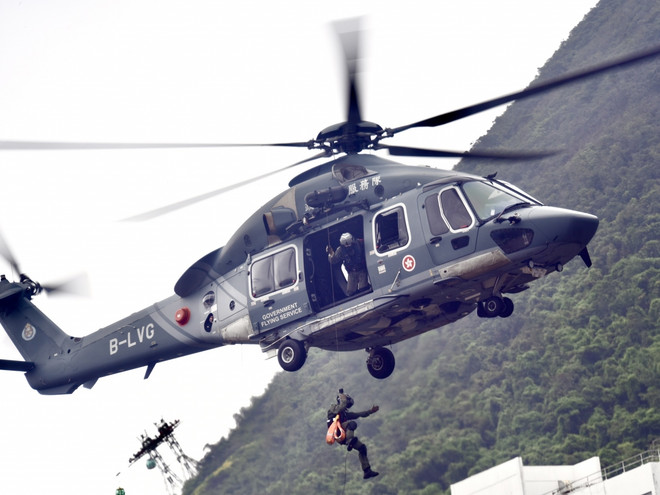 Chưa xác định nguyên nhân gây nổ trên tàu chở dầu ở Hong Kong ảnh 1