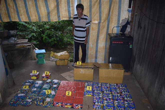 Bình Phước: Tạm giữ hình sự đối tượng tàng trữ pháo nổ trái phép ảnh 1