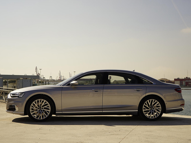 Giá 2,3 tỷ đồng, Audi A8 mới mang nhiều nét đột phá ấn tượng ảnh 2
