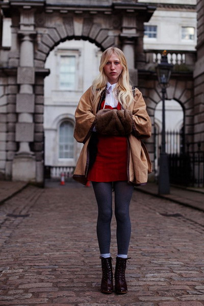 Bao tay lông thú đánh dấu sự trở lại với những biến tấu mới ảnh 13