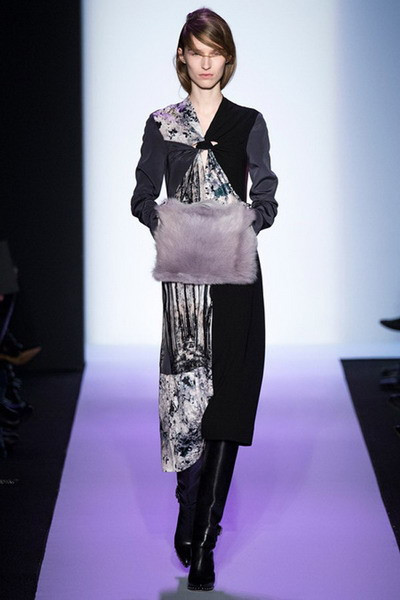 Bao tay lông thú đánh dấu sự trở lại với những biến tấu mới ảnh 6